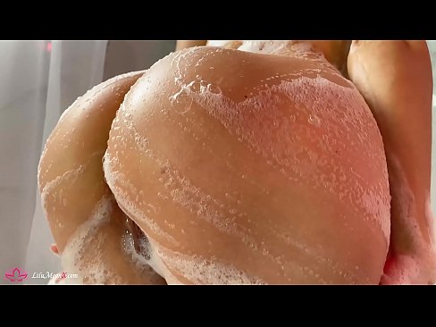 ❤️ Brunette o ipholla litho tsa botona kapa botšehali ho li khotsofatsa Pussy e nang le Vibrator ho ea ho Intense Orgasm in Shower ❤❌ ❌